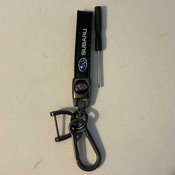 Subaru Logo Key Fob Keychain in Black and Silver Leather NWT - Picture 1 of 4